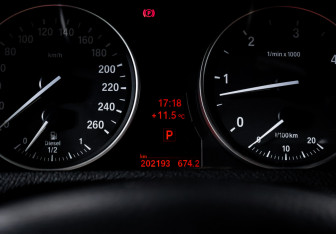 Подержанный автомобиль BMW X5 2013 года (11 фото)