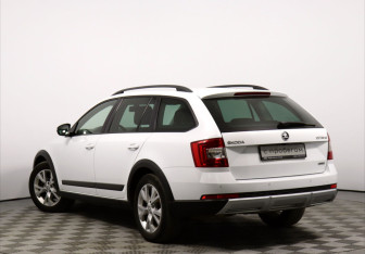 Подержанный автомобиль Skoda Octavia Wagon 2014 года (4 фото)