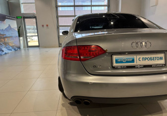 Подержанный автомобиль Audi A4 Sedan 2009 года (7 фото)