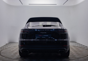 Подержанный автомобиль Porsche Cayenne 2021 года (6 фото)
