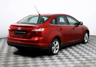 Подержанный автомобиль Ford Focus Sedan 2012 года (5 фото)