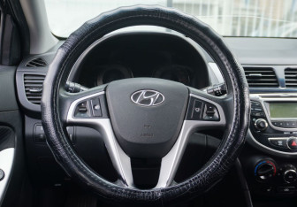 Подержанный автомобиль Hyundai Solaris Sedan 2013 года (14 фото)