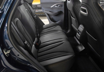 Подержанный автомобиль Omoda C5 2024 года (12 фото)