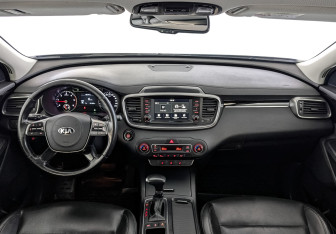 Подержанный автомобиль Kia Sorento 2018 года (14 фото)