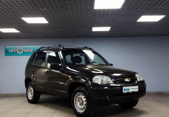 Подержанный автомобиль Chevrolet Niva 2010 года (3 фото)
