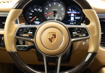 Подержанный автомобиль Porsche Macan 2014 года (10 фото)