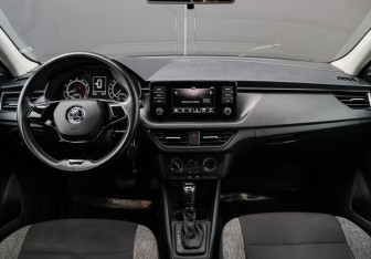 Подержанный автомобиль Skoda Rapid Liftback 2020 года (9 фото)