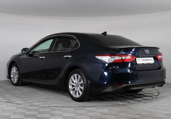 Подержанный автомобиль Toyota Camry Sedan 2018 года (7 фото)