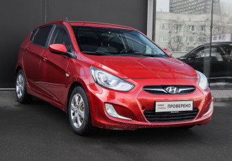 Подержанный автомобиль Hyundai Solaris Hatchback 2012 года (4 фото)
