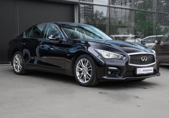 Подержанный автомобиль Infiniti Q50 2014 года (3 фото)