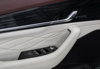 Подержанный автомобиль Geely Monjaro 2023 года (16 фото)