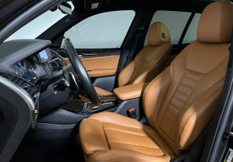 Подержанный автомобиль BMW X3 2019 года (16 фото)