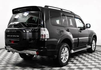 Подержанный автомобиль Mitsubishi Pajero 2015 года (5 фото)