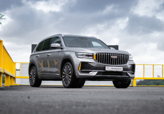 Подержанный автомобиль Geely Monjaro 2025 года (3 фото)