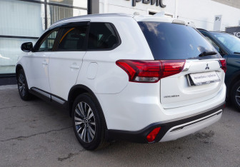 Подержанный автомобиль Mitsubishi Outlander 2021 года (7 фото)