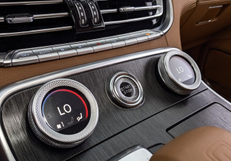 Подержанный автомобиль Hongqi H9 2023 года (26 фото)