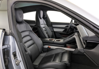 Подержанный автомобиль Porsche Taycan 2021 года (22 фото)