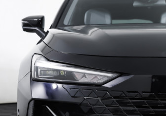 Подержанный автомобиль Changan UNI-V 2023 года (26 фото)