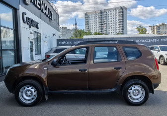 Подержанный автомобиль Renault Duster 2012 года (7 фото)