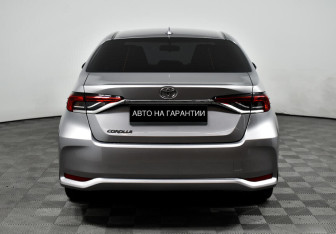 Подержанный автомобиль Toyota Corolla Sedan 2021 года (6 фото)