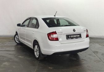 Подержанный автомобиль Skoda Rapid Liftback 2015 года (4 фото)