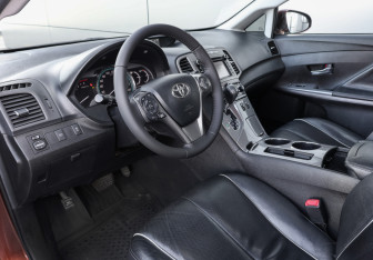 Подержанный автомобиль Toyota Venza 2013 года (15 фото)