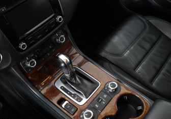 Подержанный автомобиль Volkswagen Touareg 2012 года (15 фото)