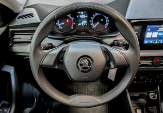 Подержанный автомобиль Skoda Rapid Liftback 2021 года (21 фото)