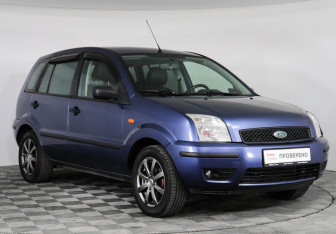 Подержанный автомобиль Ford Fusion 2005 года (3 фото)