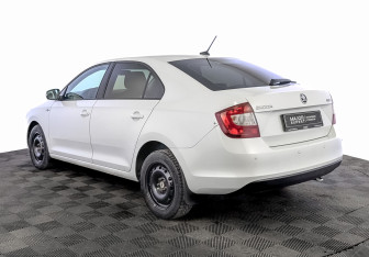 Подержанный автомобиль Skoda Rapid Liftback 2019 года (7 фото)