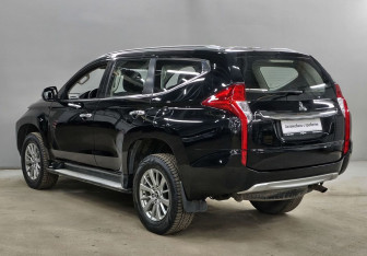 Подержанный автомобиль Mitsubishi Pajero Sport 2020 года (7 фото)