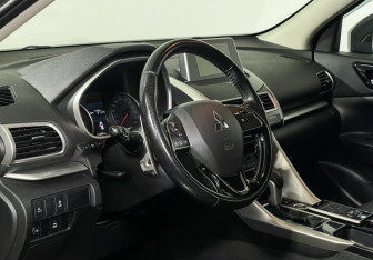 Подержанный автомобиль Mitsubishi Eclipse Cross 2019 года (13 фото)