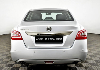 Подержанный автомобиль Nissan Teana 2014 года (4 фото)