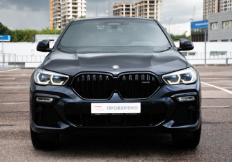 Подержанный автомобиль BMW X6 2021 года (2 фото)