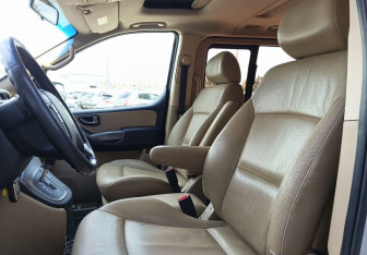 Подержанный автомобиль Hyundai Grand Starex 2009 года (17 фото)