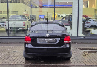 Подержанный автомобиль Volkswagen Polo Sedan 2012 года (7 фото)