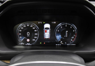 Подержанный автомобиль Volvo XC90 2020 года (15 фото)