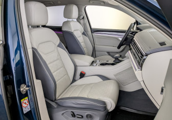 Подержанный автомобиль Volkswagen Touareg 2022 года (24 фото)