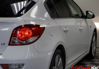 Подержанный автомобиль Chevrolet Cruze Hatchback 2012 года (20 фото)