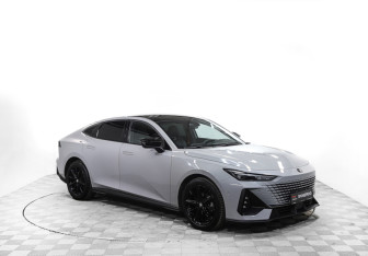 Подержанный автомобиль Changan UNI-V 2023 года (3 фото)