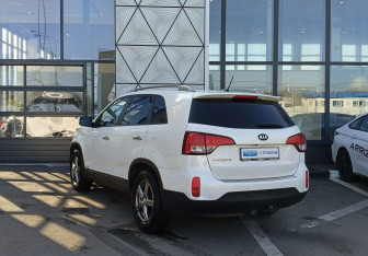 Подержанный автомобиль Kia Sorento 2014 года (7 фото)