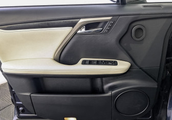 Подержанный автомобиль Lexus RX 2020 года (19 фото)