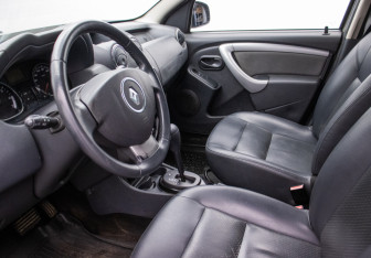 Подержанный автомобиль Renault Duster 2012 года (10 фото)