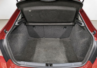 Подержанный автомобиль Skoda Rapid Liftback 2014 года (10 фото)