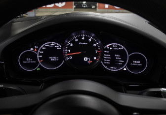 Подержанный автомобиль Porsche Cayenne 2018 года (13 фото)