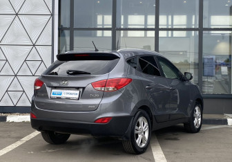 Подержанный автомобиль Hyundai ix35 2012 года (5 фото)