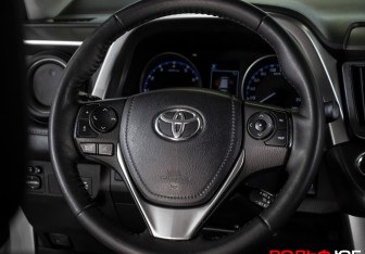 Подержанный автомобиль Toyota RAV4 2018 года (14 фото)