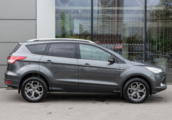 Подержанный автомобиль Ford Kuga 2015 года (4 фото)