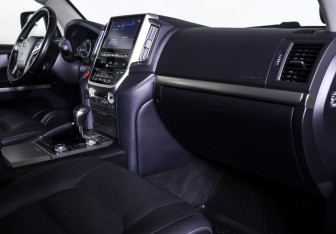 Подержанный автомобиль Toyota Land Cruiser Suv 2019 года (10 фото)