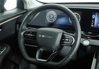 Подержанный автомобиль Omoda C5 2023 года (18 фото)